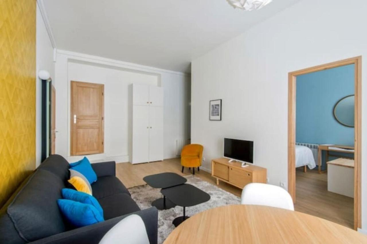 Cozy 2 Bedroom Apartment In Parigi Esterno foto