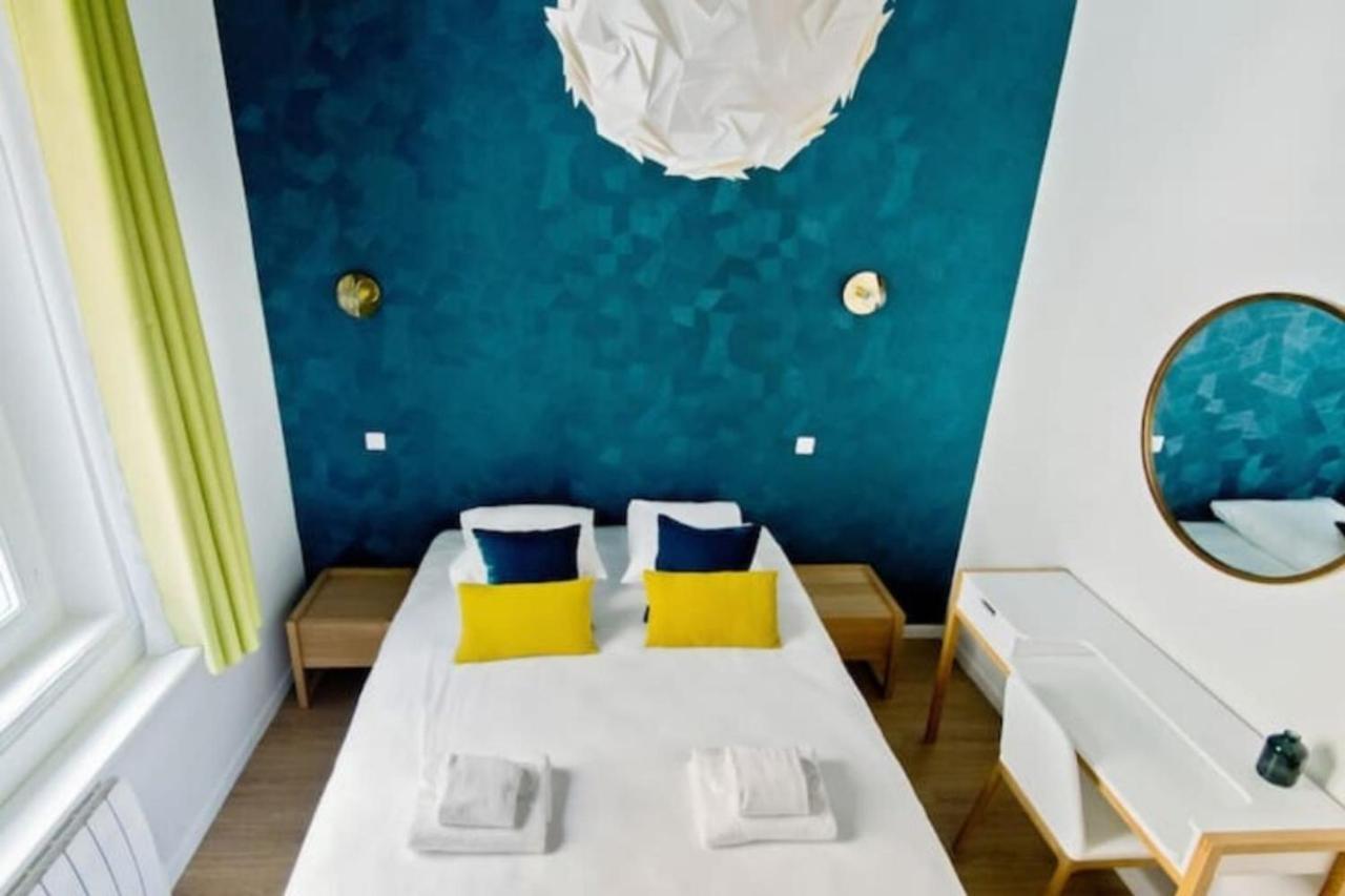Cozy 2 Bedroom Apartment In Parigi Esterno foto